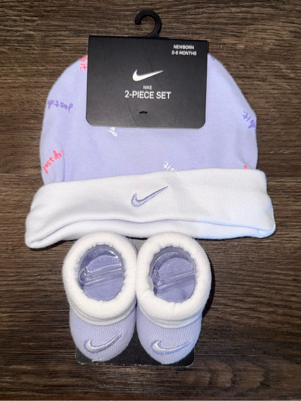 NWT Nike 2 piece hat and socks set size 0-6 months